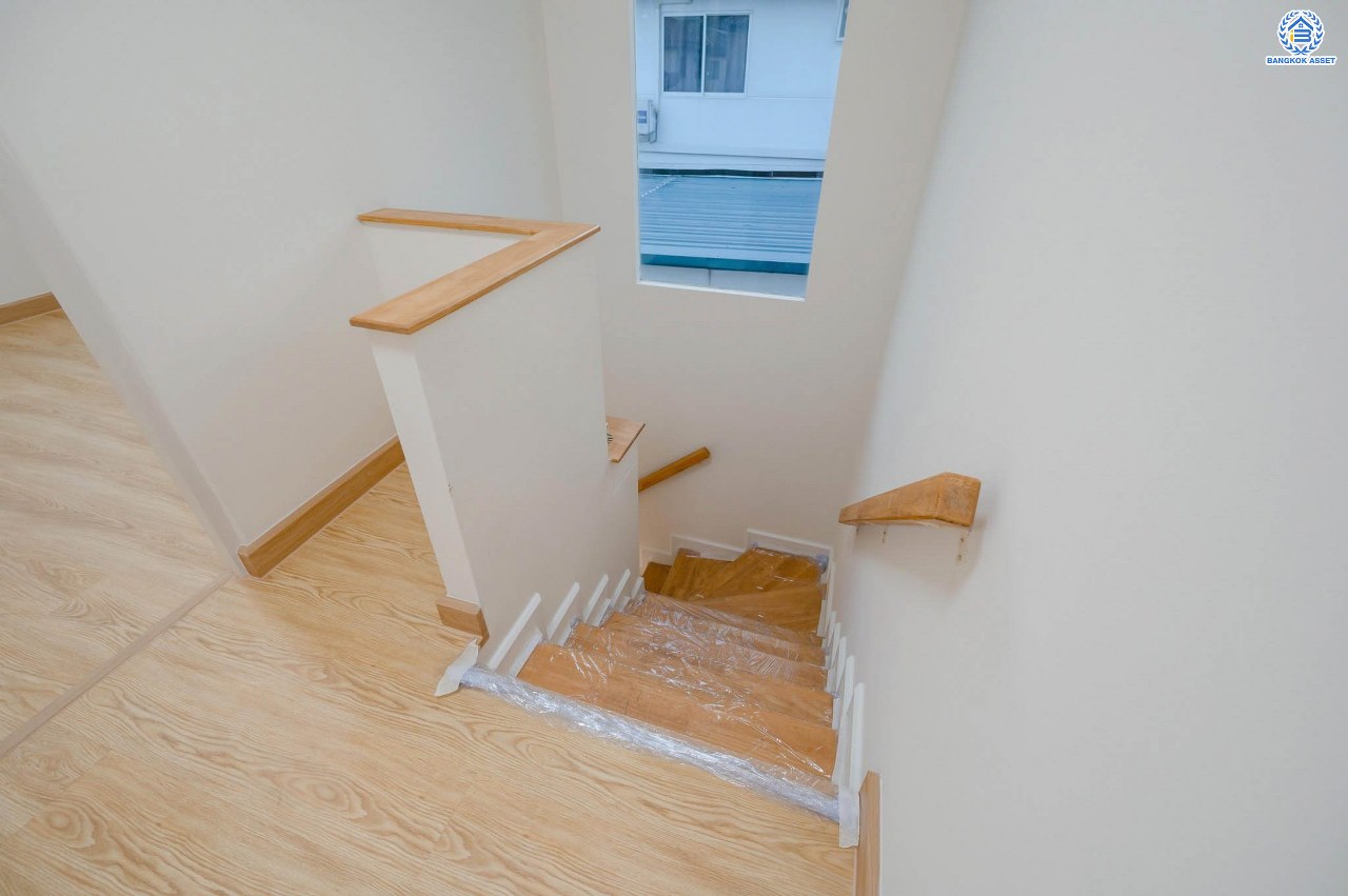 บ้านมือสองตกแต่งใหม่ สังคมคุณภาพแบรนด์ LH โครงการ อินนิซิโอ2 ปิ่นเกล้า-วงแหวน เนื้อที่ 50.3 ตร.ว. ฟังก์ชัน 3 ห้องนอน 2 ห้องน้ำ 1 ห้องอเนกประสงค์ จอดรถได้ 2 คัน บนทำเลศักยภาพ เดินทางสะดวก เชื่อมต่อทั้งปิ่นเกล้า-ศาลายา ใกล้เซ็นทรัลเวสต์เกต รถไฟฟ้าสายสีม่วง "สถานีตลาดบางใหญ่" และทางด่วน "กาญจนาภิเษก"...